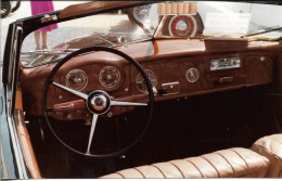 Photo. INTERIEUR, TABLEAU DE BORD, D'UNE VOITURE DE COLLECTION. - Cars