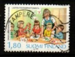 FINLANDE   -   1988 .  Y&T N° 1029 Oblitéré .    Garderie D' Enfants - Usados