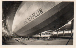 4V5Jm  Carte Photo Dirigeable L Z 127 Graf Zeppelin Dans Un Hangard à Cuers Pierrefeu Vers 1920 - Zeppeline