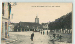 25680 - FERE EN TARDENOIS - LA HALLE ET LA PLACE - Fere En Tardenois