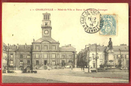 550 - CHARLEVILLE - HOTEL DE VILLE ET STATUE DE CHARLES DE GONZAGUE - Charleville