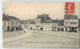 20827 - CHALONNES SUR LOIRE - LA PLACE DE L HOTEL DE VILLE ET LA RUE NATIONALE - Chalonnes Sur Loire