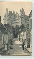 18199 - PIERREFONDS - LA RUE NOTRE DAME ET LE CHATEAU - Pierrefonds