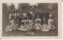 Group Of Mixed School Children In 1916 See Info On Back Of Card. Groupe D'écoliers Mixtes En 1916 Voir Info à L'arrière - Zu Identifizieren