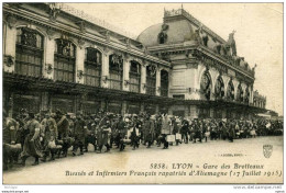 GARE DES BROTTEAUX  BLESSES ET INFIRMIERS FRANCAIS RAPATRIES  D'ALLEMAGNE  ANIMATION - Other & Unclassified