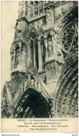 14 18   51 REIMS   LA CATHEDRALE PARTIE DU PORTAIL   TB ETAT - Reims