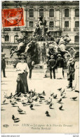 69 LYON   LES PIGEONS DE LA PLACE DES TERREAUX FONTAINE BARTHOLDI  BELLE ANIMATION  TB ETAT - Other & Unclassified