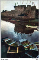 29  CPM CONCARNEAU  BARQUE AU PIED DES REMPARTS - Concarneau