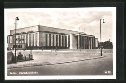 AK Berlin-Charlottenburg, Blick Auf Die Deutschlandhalle Am Messedamm  - Charlottenburg