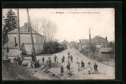 CPA Attigny, La Chaumiere Et Rue De La Couture  - Attigny