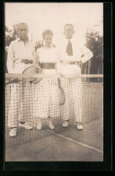 AK Die Drei Musketiere Auf Dem Tennisplatz  - Tennis