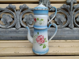 Ancienne Cafetière Émaillée Décor De Roses (Accidents Et Repeints) - Andere & Zonder Classificatie