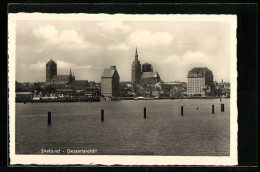 AK Stralsund, Stadtpanorama Vom Wasser  - Stralsund