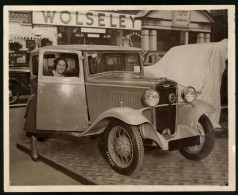 Fotografie Keystone, Ausstellung London International Motor Show, Auto Hillman Manx, Messestand Olympia 1931, 25 X 20cm  - Cars