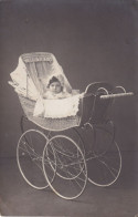 Superb RP Baby Carriage Oselry . Très Beau Landau Bébé En Osier  Phot Georg Wilke Berlin  Pitesti Romania - Photographie