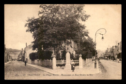 14 - DEAUVILLE - MONUMENT ET RUE DESIRE LE HOC - Deauville