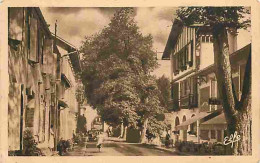 32 - Barbotan Les Thermes - Intérieur Du Village - La Porte - Animée - Voir Timbre - CPA - Voir Scans Recto-Verso - Barbotan