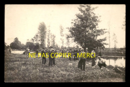 PECHE - CONCOURS DE PECHE A LA LIGNE EN RIVIERE - CARTE PHOTO ORIGINALE - Pêche