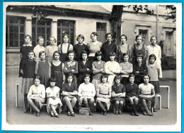 PHOTO Photographie - Ecole - CLASSE De FILLES (Grandes) "Groupe A. Perrin 1ère Classe 1933" - Europe