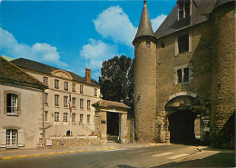 89 - Villeneuve Sur Yonne - L'Hôtel De Ville Et La Porte De Sens - Carte Neuve - CPM - Voir Scans Recto-Verso - Villeneuve-sur-Yonne