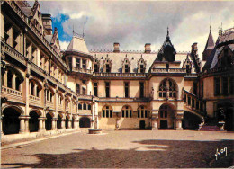 60 - Pierrefonds - Le Château - Cour D'honneur - CPM - Voir Scans Recto-Verso - Pierrefonds