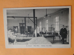 LE CREUSOT - Hôtel-Dieu - Intérieur D'une Salle - Religieuses Aux Soins - Patient Avec Jambe De Bois Au 1er Plan - Le Creusot