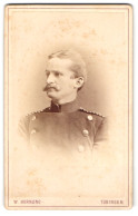 Fotografie W. Hornung, Tübingen, Uhlandstr. 11, Einjährig Freiwilliger Soldat Mit Schnauzbart In Uniform  - Anonymous Persons