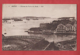 BREST                  L'entée Du Port Et La Rade                 29 - Brest