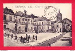 F-55-Vaucouleurs-08A49  Place De L'hôtel De Ville Et L'église, Cachet Tresor Et Postes, Cpa BE - Autres & Non Classés