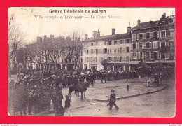 F-38-Voiron-09A78  Grève Générale De Voiron, Ville Occupée Militairement, Le Cours Sénozan, Animation, Cpa  - Voiron