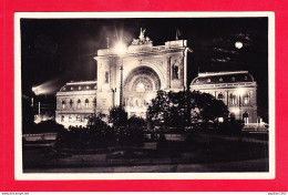 E-Hongrie-21A77  La Gare De L'est Illuminée, BE - Hungría