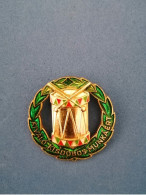 Badge Broche Médaille Excellent Travail  Sur Petit Tambour Hongrie - Altri & Non Classificati