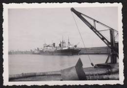 Jolie Photographie Du Bateau Cargo Mixte Ville De Tamatave [1929-1943], Port à Situer, 5,8 X 8,6 Cm - Schiffe