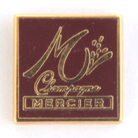 Superbe Pin's CHAMPAGNE MERCIER - Le Logo - Zamac - Decat - N1002 - Dranken