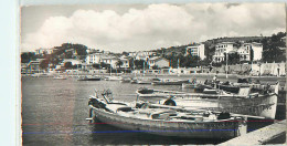 19569 - LE LAVANDOU - CPSM - LE PORT ET LES HOTELS - Le Lavandou