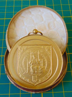 MÉDAILLE (pendentif) COMMUNE D’UCCLE (nominatif 1934-1956) - Fichas De Municipios