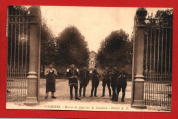 (RECTO / VERSO) VOUZIERS EN 1913 - ENTREE DU QUARTIER DE CAVALERIE - Ed. A.A.- CPA - Vouziers
