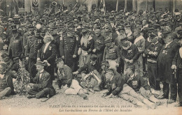 Paris * 7ème * Fêtes En L'honneur De Garibaldi , 13 Juillet 1907 * Les Garibaldiens Au Perron De L'hôtel Des Invalides - Arrondissement: 07
