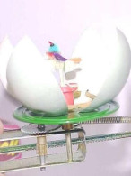 VINTAGE ! RARE !! China 60s' Marvelous Mechanical Tin Toy Bird In Shell (MS 855) - Jugetes Antiguos