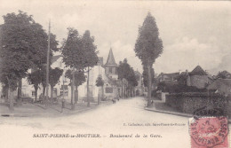 58. SAINT PIERRE LE MOUTIER. CPA . BOULEVARD DE LA GARE. ANIMATION. ANNÉE 1905 + TEXTE - Saint Pierre Le Moutier
