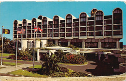 Barbados - The Entrance Drive To The Fabulous New Hilton Hotel - Publ. C. L. Pitt & Co.  - Barbados (Barbuda)