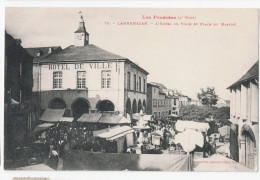 65 -  LANNEMEZAN - L' Hôtel De Ville Et Place Du Marché  99 - Lannemezan