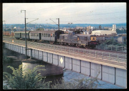 CHARLEVILLE  Locomotive Bb 12040 Et 2 Voitures Bruhat Franchissant La Meuse à Charleville En Direction De Sedan édit Rai - Charleville