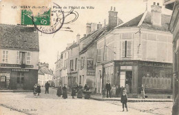 MILLY - Place De L'Hôtel De Ville - Grand'Rue - Chocolat Menier, Charcutier, Café De L'Hôtel De Ville A. Poiget - Milly La Foret