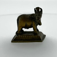 Ancien Petit Buffle En Cuivre Ou Bronze. Origine à Déterminer. Inde ? - Metal