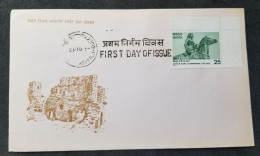 India Kittur Rani Channamma Commemoration 1977 Horse (FDC) *see Scan - Lettres & Documents