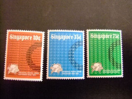 51 SINGAPORE SINGAPOUR 1974 / UNION POSTAL UNIVERSAL ( U.P.U.)/YVERT 211 / 213 ** MNH - UPU (Union Postale Universelle)