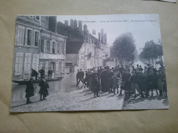 58  LA CHARITE CRUE  1907 LA LOIRE SUR LES QUAIS - La Charité Sur Loire