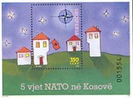 ALBANIE 2004 - 5 Ans De Présence OTAN AU KOSOVO - Bloc Dentelé - OTAN
