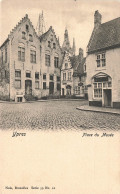 BELGIQUE - Ypres - Place Du Musée - Vue Sur Les Bâtiments - Le Baume Et Sirop Cristiania - Carte Postale Ancienne - Ieper